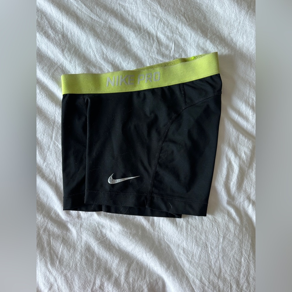 Nike Pros - yellow band